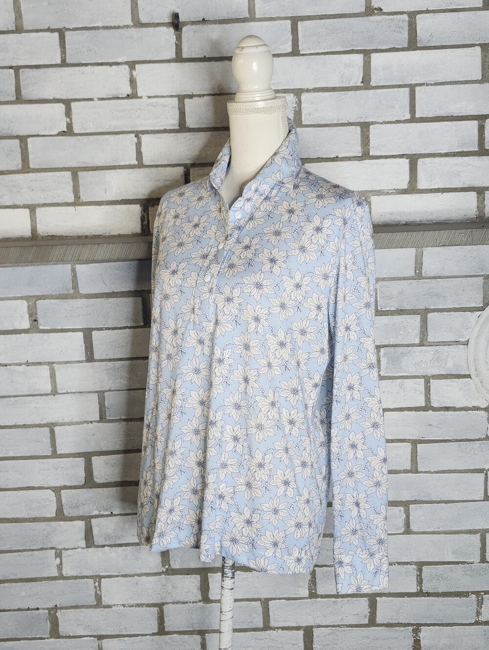 • Leon Levin Women's Long Sleeve Polo Shirt Medium M Blue White Floral Placket
